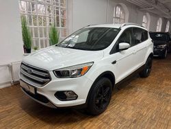 Weiß Gebraucht 2017 Ford Kuga SUV | 12.900 € (Fairer Preis)