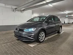 Grau Gebraucht 2020 VW Golf Sportsvan Highline Van / Kleinbus | 21.250 € (Etwas zu teuer)