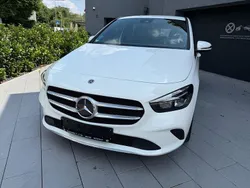 Weiß Gebraucht 2019 Mercedes B180 Van / Kleinbus | 22.999 € (Fairer Preis)