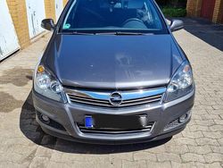 Grau Gebraucht 2010 Opel Astra Edition Kombi | 2.400 € (Guter Preis)