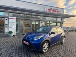 Blau Gebraucht 2024 Toyota Aygo Play Kleinwagen | 16.490 € (Guter Preis)