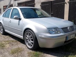 Silber Gebraucht 1998 VW Bora Limousine | 1.800 €