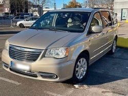 Braun Gebraucht 2016 Chrysler Town & Country Van / Kleinbus | 15.400 €