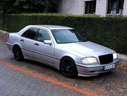 Silber Gebraucht 1997 Mercedes C180 Classic Limousine | 2.500 € (Guter Preis)