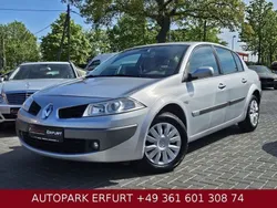 Platingrau Gebraucht 2007 Renault Mégane II Privilege Limousine | 5.890 €