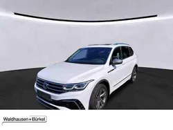 Oryxweiß perlmutteffekt Gebraucht 2022 VW Tiguan Allspace R-line SUV | 38.500 € (Etwas zu teuer)