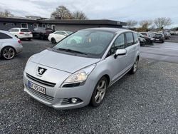 Grau Gebraucht 2013 Peugeot 5008 Business-Line Van / Kleinbus | 3.000 € (Fairer Preis)