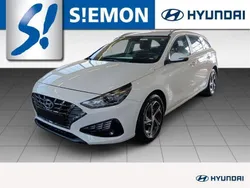 Weiss Gebraucht 2024 Hyundai i30 Select Kombi | 19.730 € (Guter Preis)
