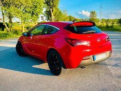 Rot Gebraucht 2015 Opel Astra GTC Coupé | 8.000 € (Etwas zu teuer)