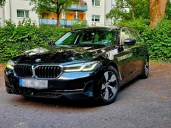 Schwarz Gebraucht 2021 BMW 520 Comfort Edition Kombi | 24.799 € (Fairer Preis)