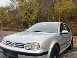Silber Gebraucht 2001 VW Golf Limousine | 1.950 € (Fairer Preis)