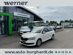 Candyweiss Gebraucht 2022 Skoda Fabia Ambition Kombi | 15.490 € (Guter Preis)