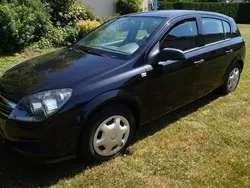 Schwarz Gebraucht 2009 Opel Astra Limousine | 1.200 €