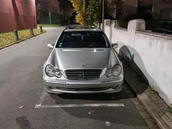 Grau Gebraucht 2002 Mercedes C220 Kombi | 1.100 € (Etwas zu teuer)
