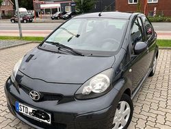 Grau Gebraucht 2011 Toyota Aygo Kleinwagen | 4.250 € (Fairer Preis)