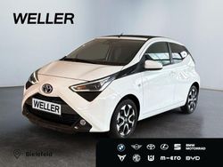 Weiss Gebraucht 2021 Toyota Aygo X-play Kleinwagen | 12.480 € (Fairer Preis)