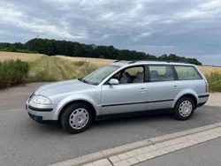 Grau Gebraucht 2002 VW Passat Comfortline Kombi | 2.350 € (Fairer Preis)
