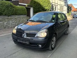 Schwarz Gebraucht 2002 Renault Clio II Dynamique Limousine | 990 € (Fairer Preis)