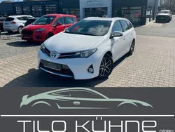 Weiß Gebraucht 2014 Toyota Auris Touring Sports Edition Kombi | 10.690 € (Fairer Preis)