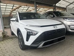 Weiß (atlas white / sol) Neu 2024 Hyundai Bayon Select SUV | 21.590 € (Fairer Preis)