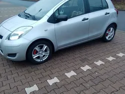 Silber Gebraucht 2010 Toyota Yaris Cool Limousine | 5.000 € (Etwas zu teuer)