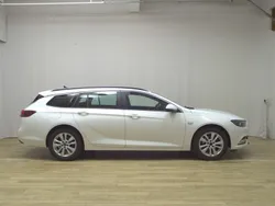 Weiss Gebraucht 2020 Opel Insignia Business Kombi | 10.280 € (Guter Preis)