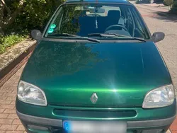 Grün Gebraucht 1997 Renault Clio Kleinwagen | 500 €