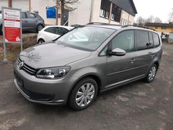 Grau Gebraucht 2010 VW Touran Van / Kleinbus | 6.299 € (Fairer Preis)