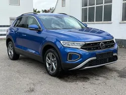 Blau Neu 2025 VW T-Roc Life SUV | 29.850 €