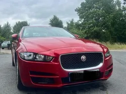 Rot Gebraucht 2015 Jaguar XE Pure Limousine | 11.000 € (Fairer Preis)