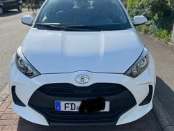 Weiß Gebraucht 2022 Toyota Yaris Limousine | 12.500 € (Guter Preis)