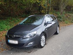 Grau Gebraucht 2011 Opel Astra Kombi | 6.200 € (Etwas zu teuer)
