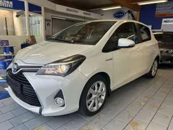 Glacier pearl mica Gebraucht 2015 Toyota Yaris Hybrid Club Kleinwagen | 12.700 € (Fairer Preis)