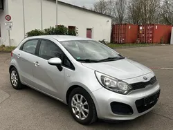 Silber Gebraucht 2014 Kia Rio Limousine | 3.700 € (Guter Preis)