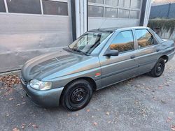 Grau Gebraucht 1997 Ford Escort Limousine | 1.390 €