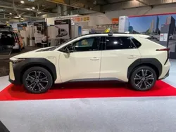 Schwarz Gebraucht 2023 Toyota bZ4X Basis SUV | 28.500 € (Fairer Preis)