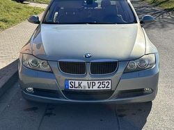 Blau Gebraucht 2006 BMW 318 Limousine | 4.300 € (Teuer)