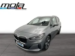 Grau Gebraucht 2022 BMW 218 Van / Kleinbus | 28.402 € (Fairer Preis)