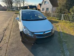 Weiß Gebraucht 2010 Opel Corsa Color Edition Kleinwagen | 2.500 € (Guter Preis)