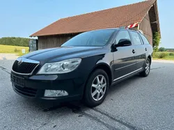 Schwarz Gebraucht 2012 Skoda Octavia Ambition Kombi | 3.990 € (Fairer Preis)