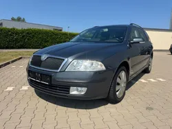 Grau Gebraucht 2007 Skoda Octavia Elegance Kombi | 1.950 € (Guter Preis)