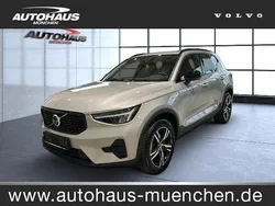 Silber Gebraucht 2023 Volvo XC40 Plus SUV | 34.990 € (Fairer Preis)