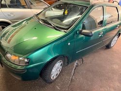 Grün Gebraucht 2001 Fiat Punto Kleinwagen | 850 € (Fairer Preis)