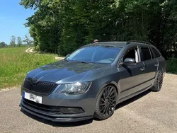 Grün Gebraucht 2015 Skoda Superb Best of Kombi | 10.100 € (Teuer)