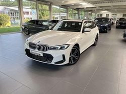 Weiß Gebraucht 2024 BMW 330e M Sport Kombi | 44.990 € (Fairer Preis)