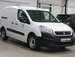 Weiß Gebraucht 2017 Peugeot Partner Van / Kleinbus | 5.990 € (Teuer)