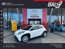 Schneeweiß Gebraucht 2022 Toyota Aygo Play Kleinwagen | 13.990 € (Fairer Preis)