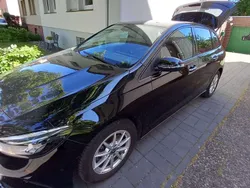 Schwarz Gebraucht 2023 Mercedes B180 Advanced Van / Kleinbus | 27.150 € (Guter Preis)