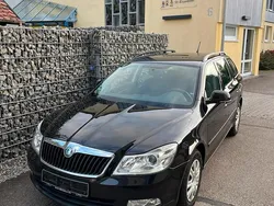 Schwarz Gebraucht 2012 Skoda Octavia Kombi | 4.700 € (Fairer Preis)