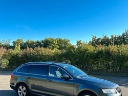 Grau Gebraucht 2016 Skoda Octavia Kombi | 9.900 € (Guter Preis)